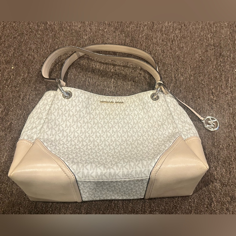 Like NEW! Michael Kors Beige and Cream Shoulder Bag